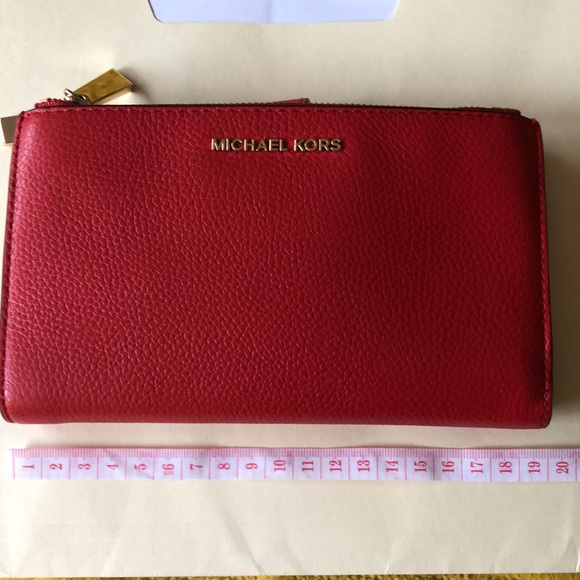 Flash Sale💥💥Michael Kors wallet/wristlet. Beautiful red!!!! Price firm - Picture 16 of 16